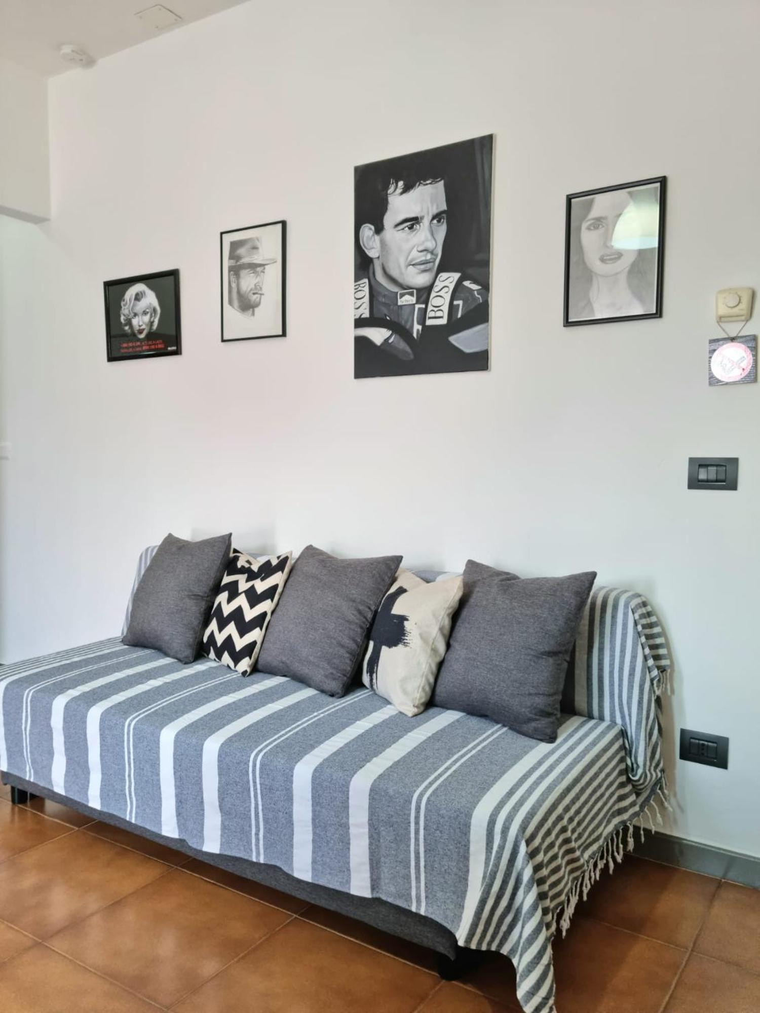 Home Of Fame - Home Gallery With Fully Equipped Kitchen, Separate Entrance, Free Parking Ольбия Экстерьер фото